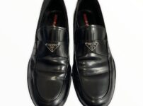 PRADA プラダ　ロゴプレートレザーローファー　