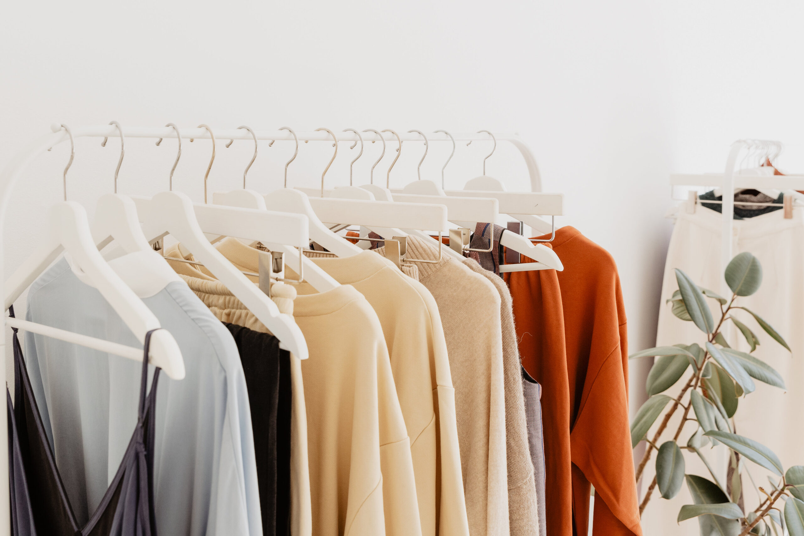 minimalist-retail-clothing- 