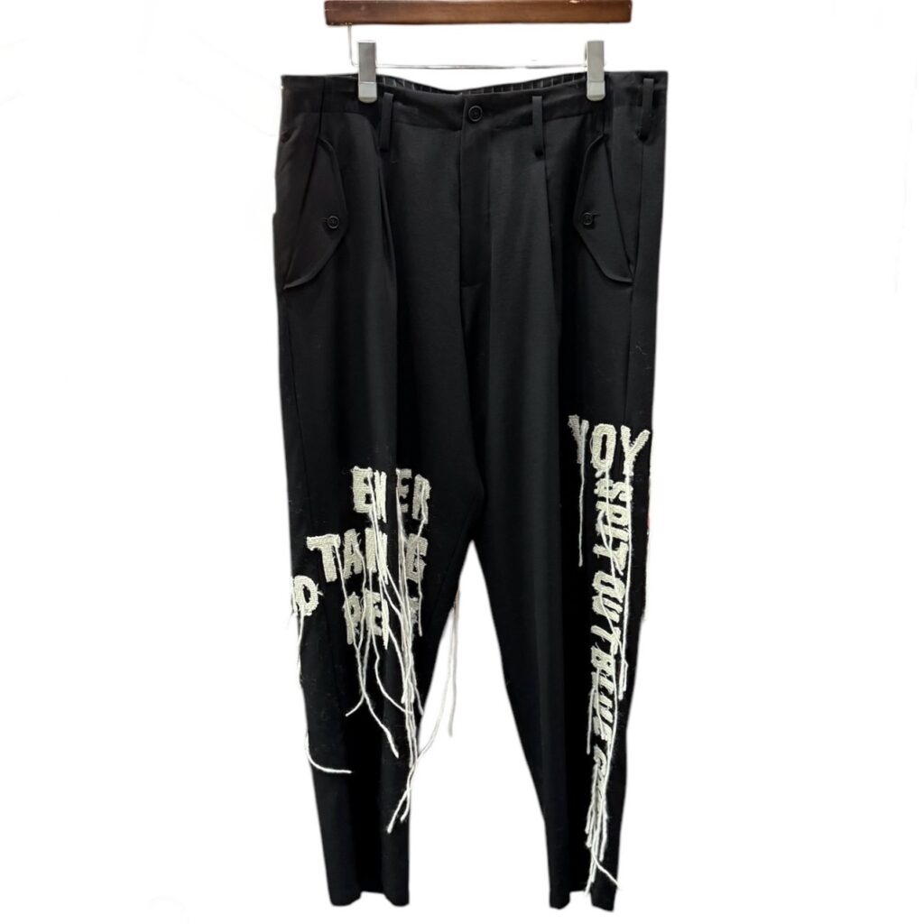 Yohji yamamoto POUR HOMME ヨウジヤマモトプールオム 24AW アップリケメッセージデザインウールギャバジンワイドパンツ HO-P70-534 買取実績