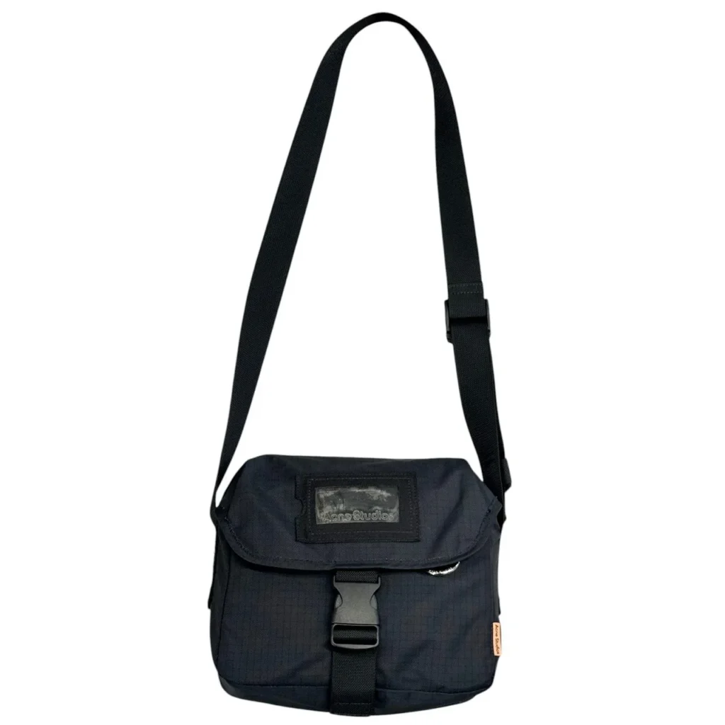 Acne Studios アクネストゥディオズ 21AW ナイロンショルダーバッグ FN-UX-BAGS000072 ネイビー 買取実績